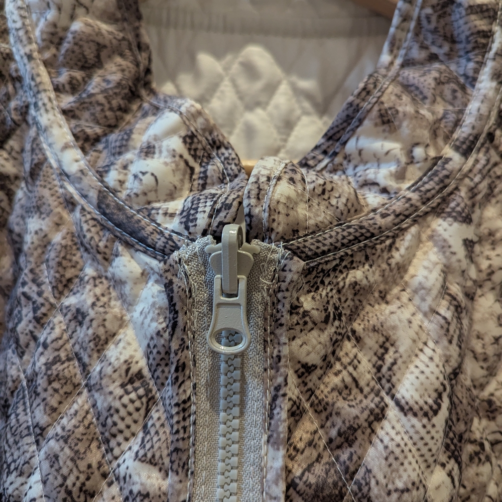 Quilted Jacket with Zip Closure - Picture 2 of 7